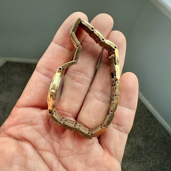 Vintage Ladies Seiko 1N00-0A99 BLACK Dial 22mm Gold Tone Dainty Stainless Watch - Picture 6 of 9